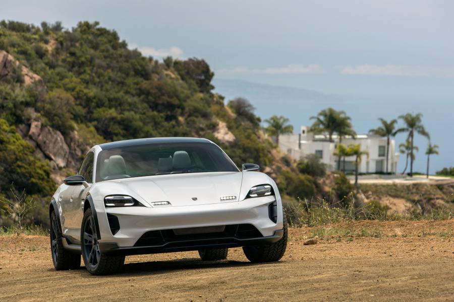 Porsche Mission E Cross Turismo 2018 года  (фото 55 из 66)